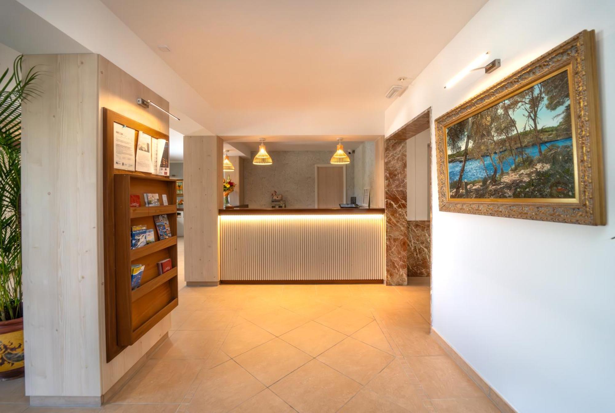 Playa Mondrago Hotel