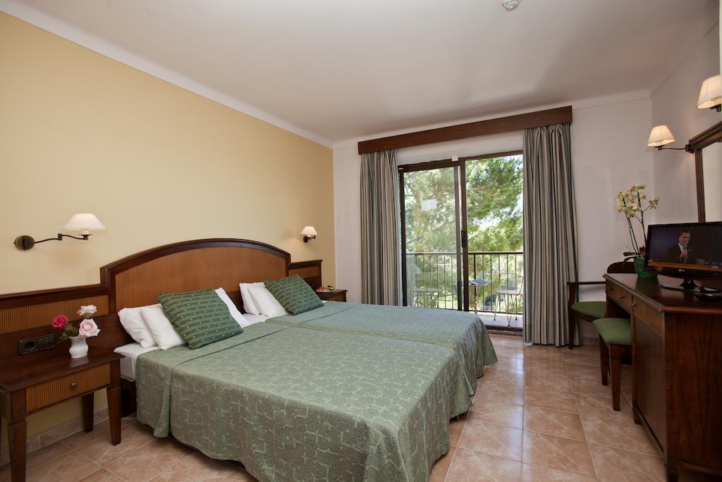 Hotel Playa Mondrago 3*
