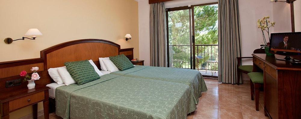 Hotel Playa Mondrago 3*